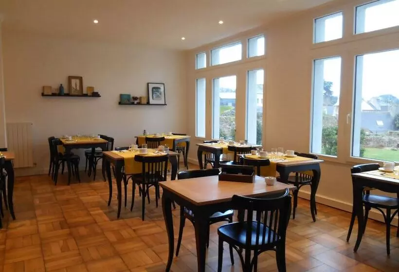 Отель De France