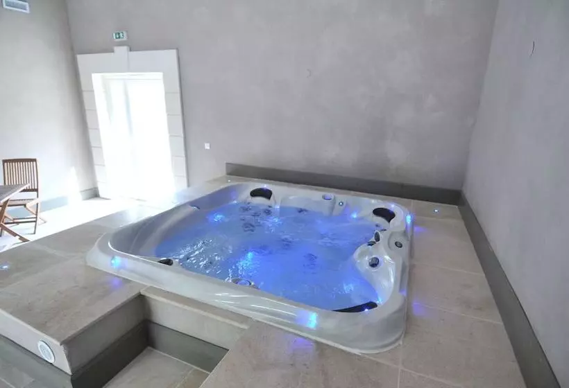 호텔 Domaine Du Grand Malherbes