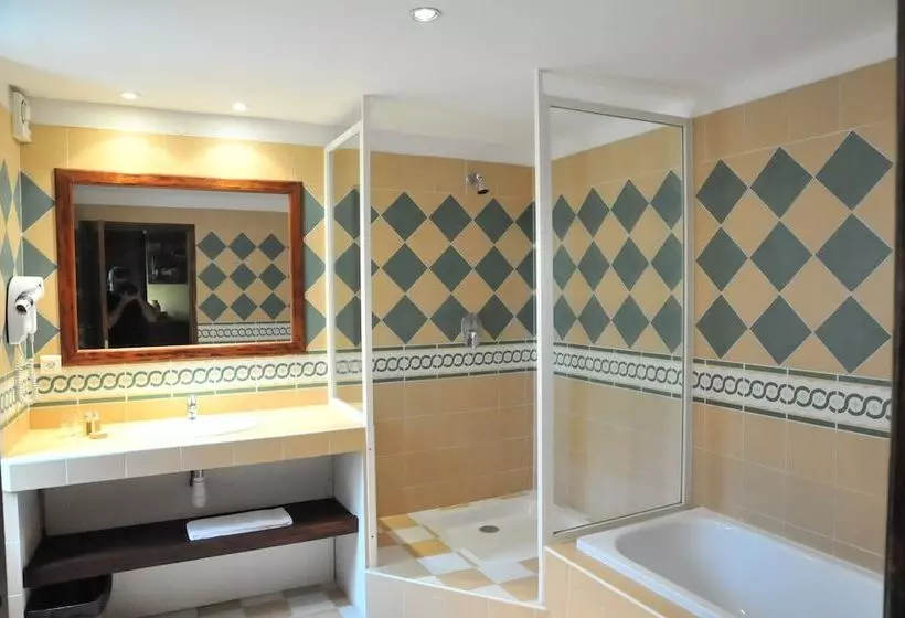 호텔 Domaine Du Grand Malherbes