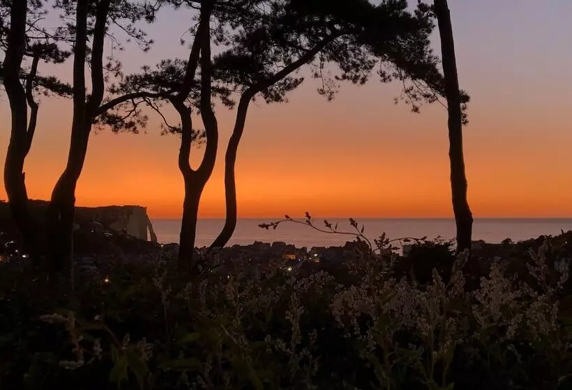 Отель Domaine Saint Clair  Le Donjon