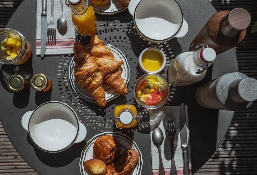 هتل Domaine Saint Clair Le Donjon