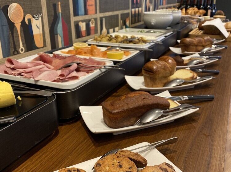 هتل Domaine Saint Clair Le Donjon