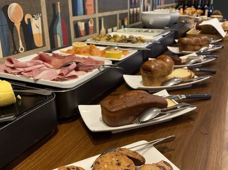 Отель Domaine Saint Clair  Le Donjon