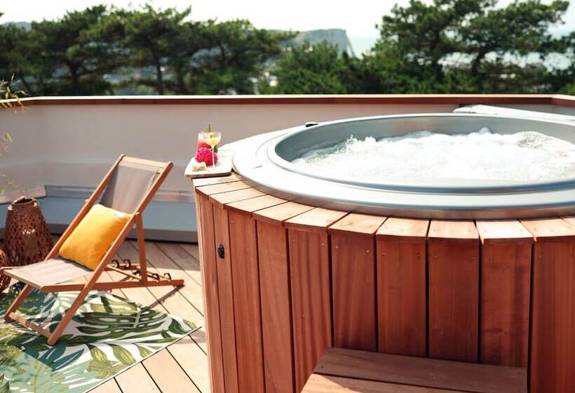 هتل Domaine Saint Clair Le Donjon