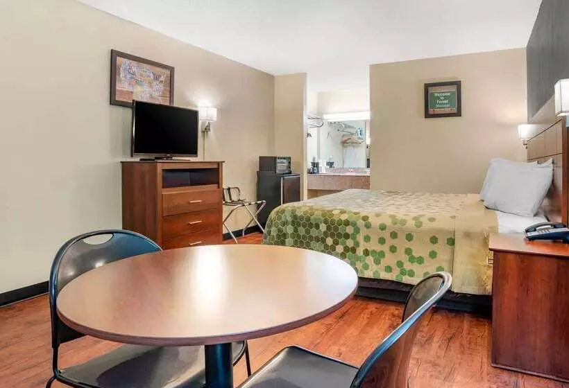 Отель Econo Lodge Inn And Suites