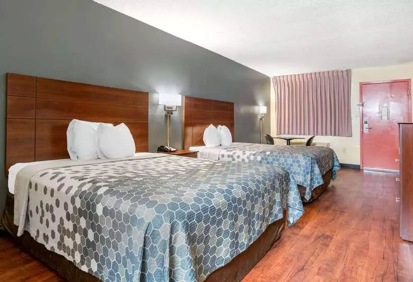 Отель Econo Lodge Inn And Suites