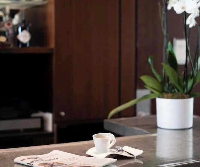 هتل Grand Hôtel Champs Elysées