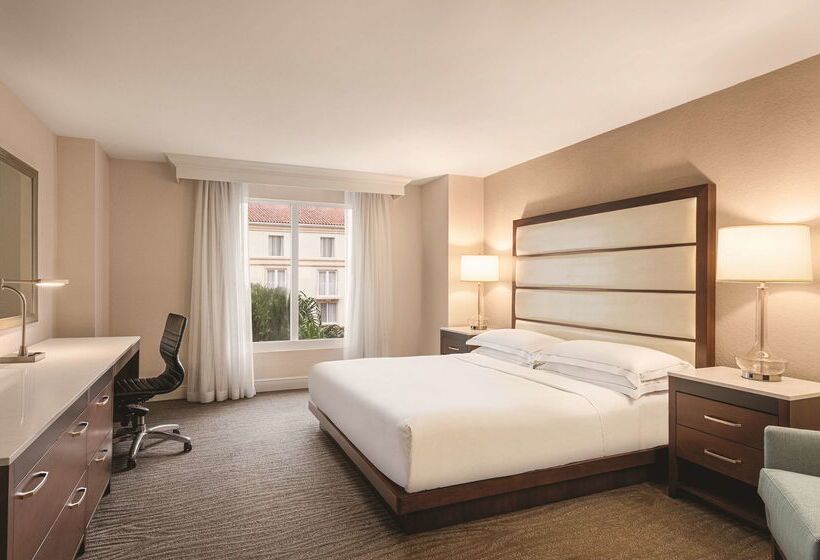 فندق Hilton Naples