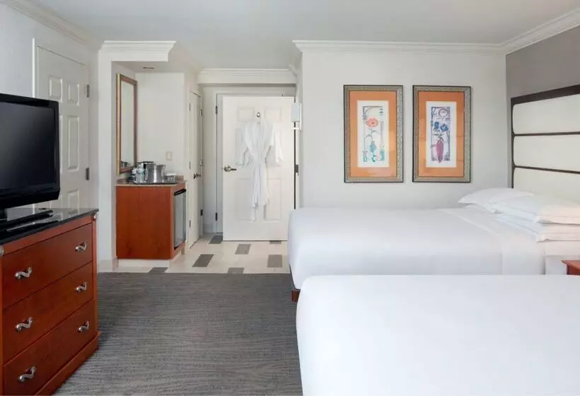 هتل Hilton Naples