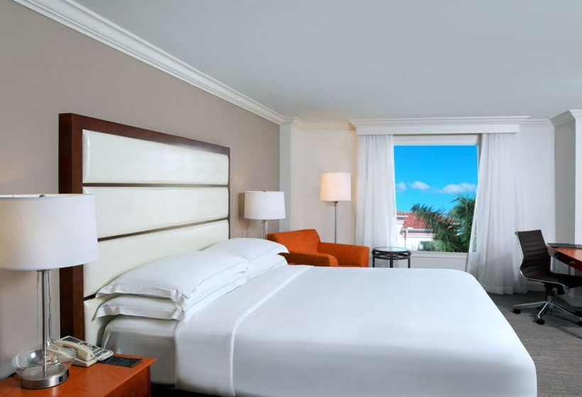 فندق Hilton Naples