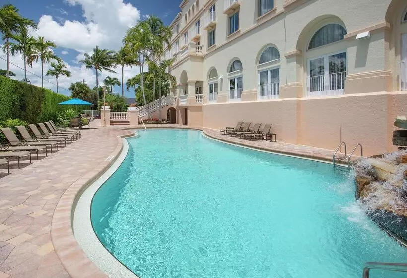 هتل Hilton Naples