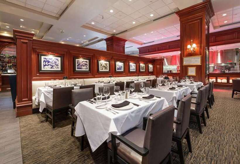 فندق Hilton Naples