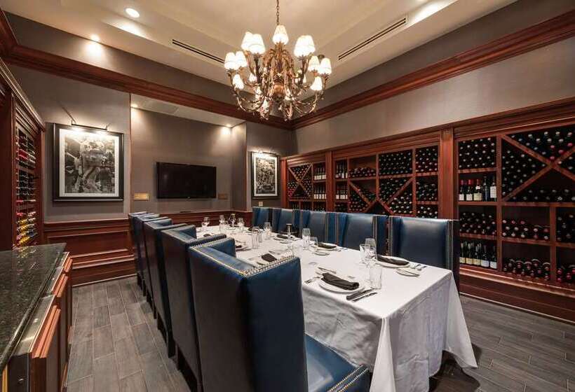 فندق Hilton Naples