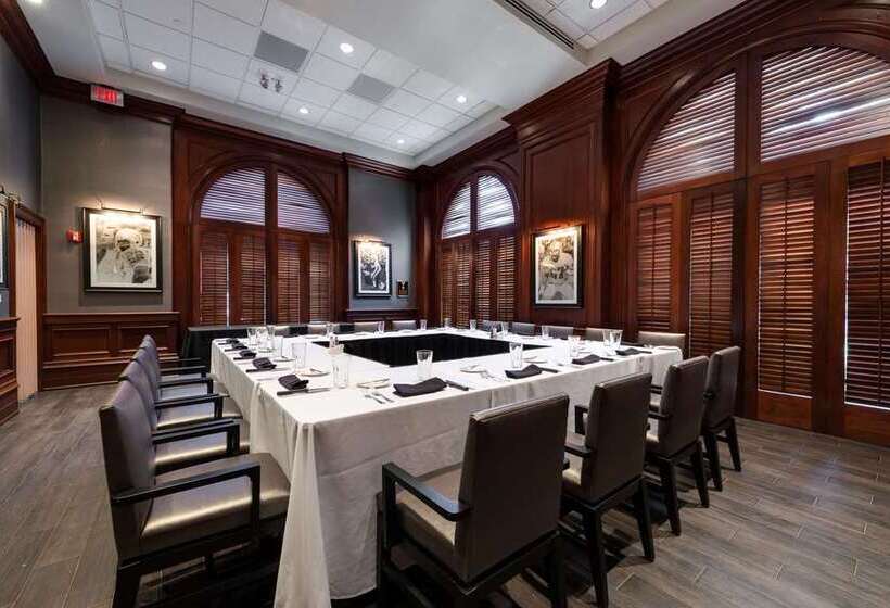 فندق Hilton Naples