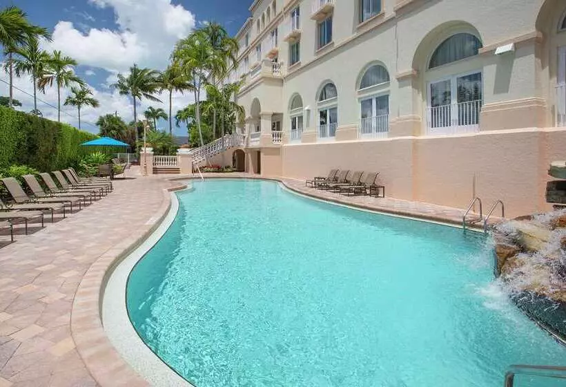هتل Hilton Naples