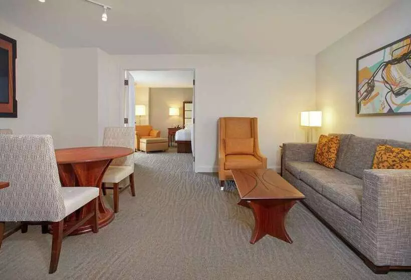 هتل Hilton Naples