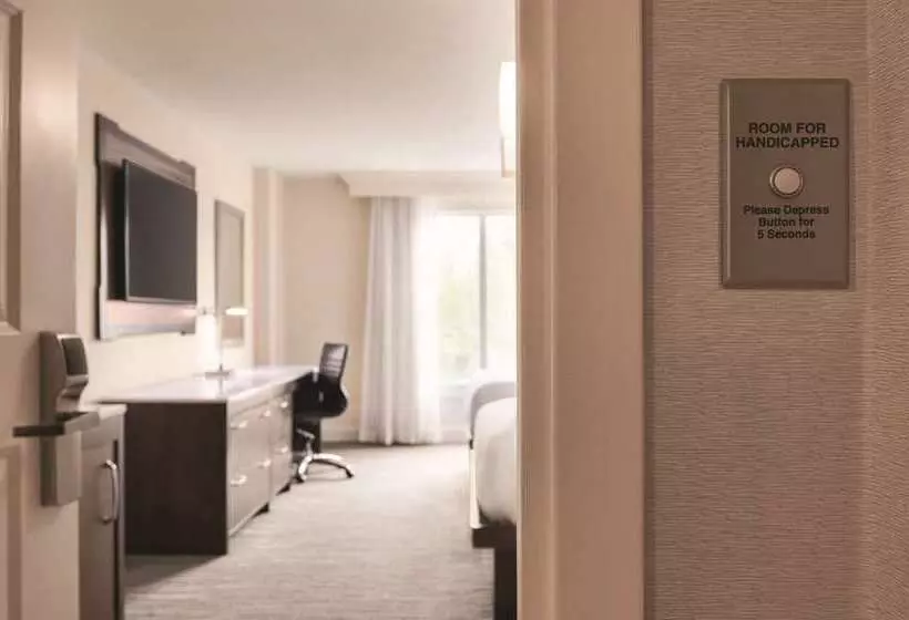 هتل Hilton Naples