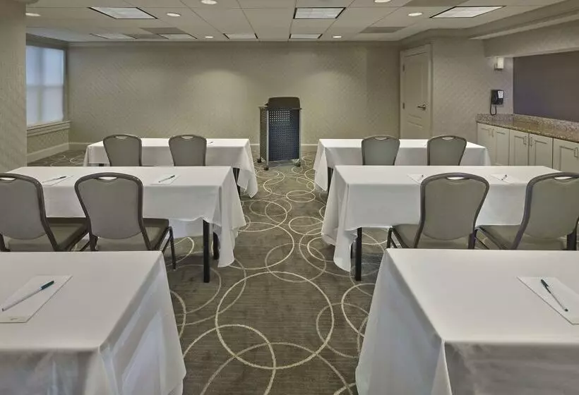 هتل Homewood Suites By Hilton Columbia