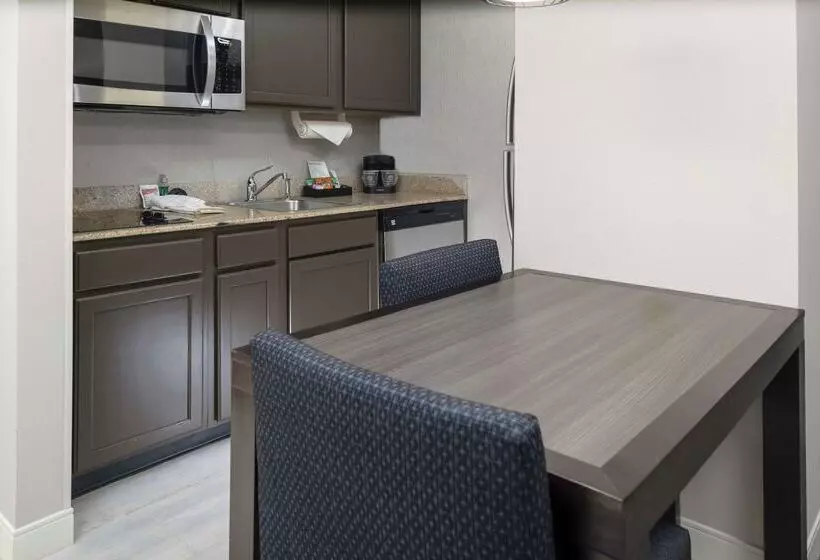 هتل Homewood Suites By Hilton Columbia