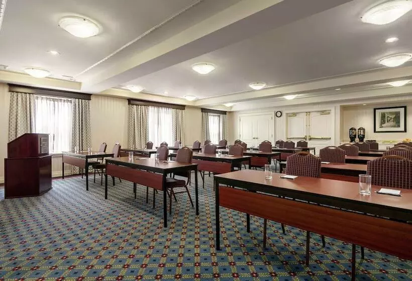 Отель Homewood Suites By Hilton Harrisburg Easthershey Area