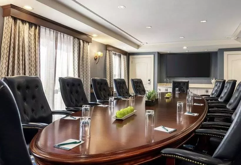 Отель Homewood Suites By Hilton Harrisburg Easthershey Area