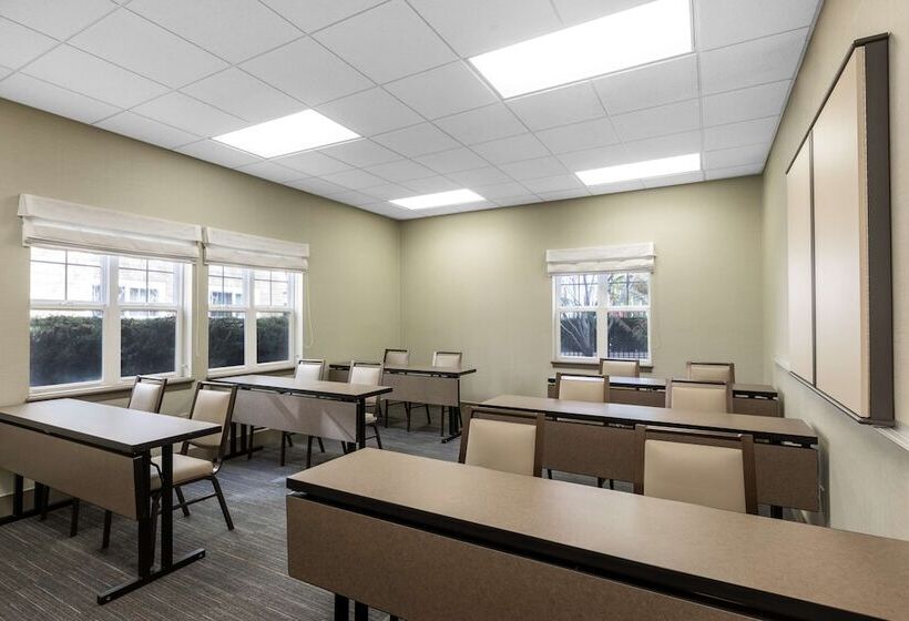 فندق Homewood Suites By Hilton Newark Fremont