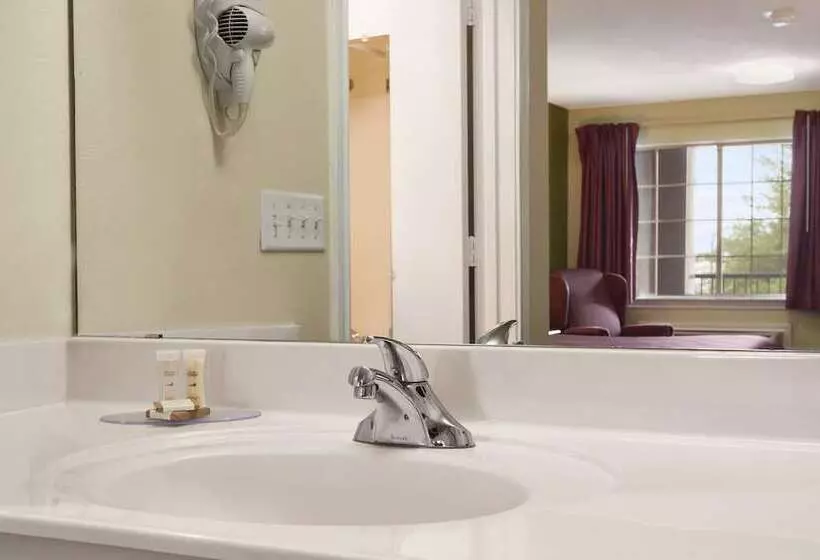 酒店 Howard Johnson By Wyndham Grand Prairie Near Lone Star Park