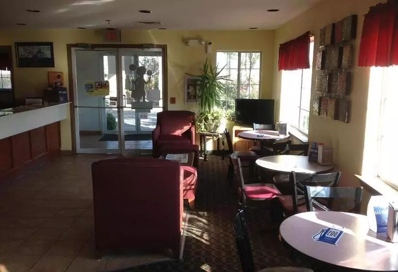 酒店 Howard Johnson By Wyndham Grand Prairie Near Lone Star Park