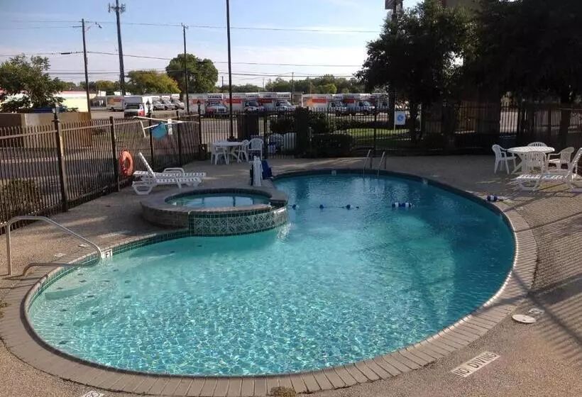 酒店 Howard Johnson By Wyndham Grand Prairie Near Lone Star Park