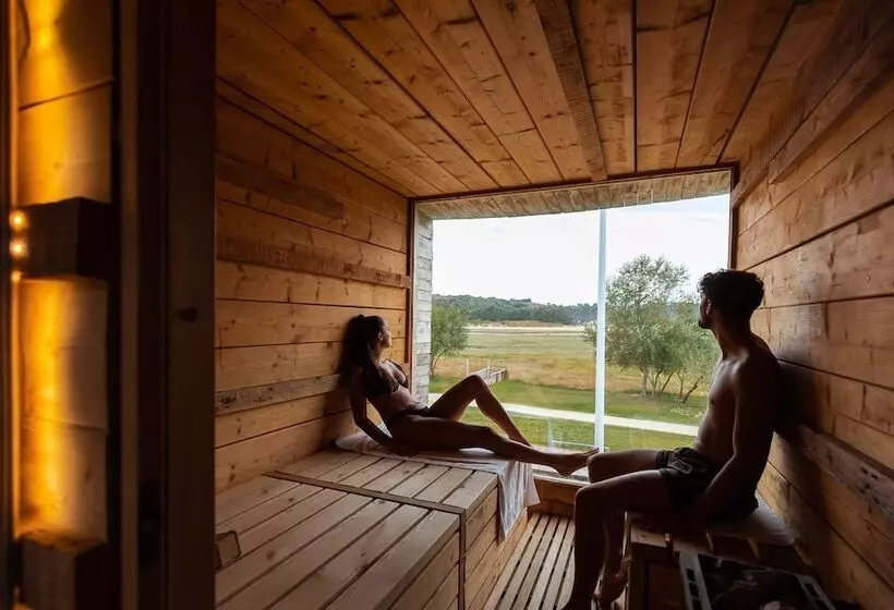 Отель Hôtel Sports & Spa La Voile D Or