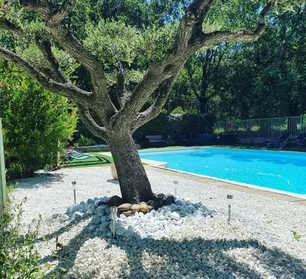 Hotelli Le Mas Des Laurels