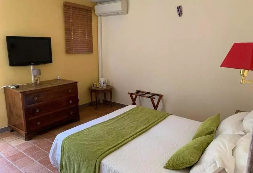 Hotelli Le Mas Des Laurels