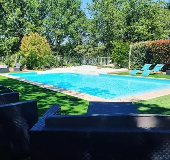 Hotelli Le Mas Des Laurels