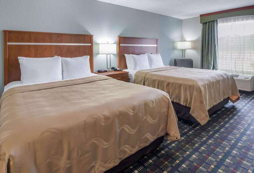 בית מלון כפרי Quality Inn