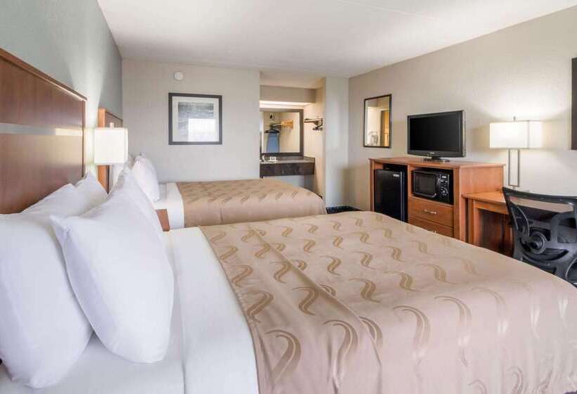 בית מלון כפרי Quality Inn