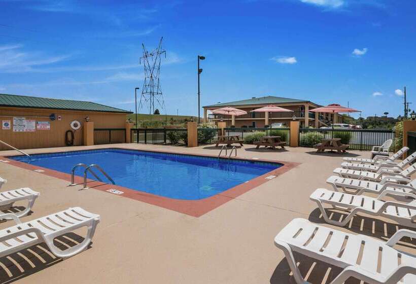 בית מלון כפרי Quality Inn