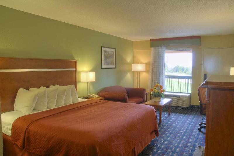 בית מלון כפרי Quality Inn