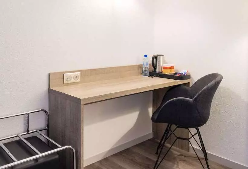 Отель Le Circuit Le Mans