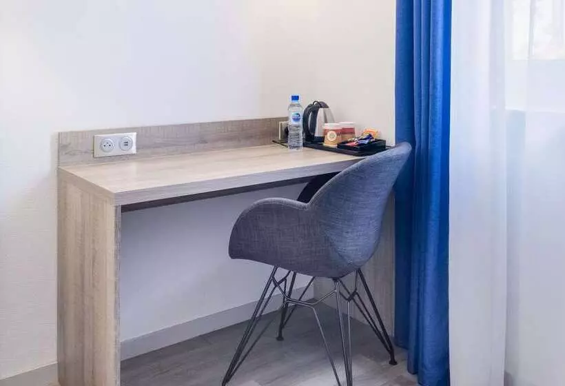 Отель Le Circuit Le Mans