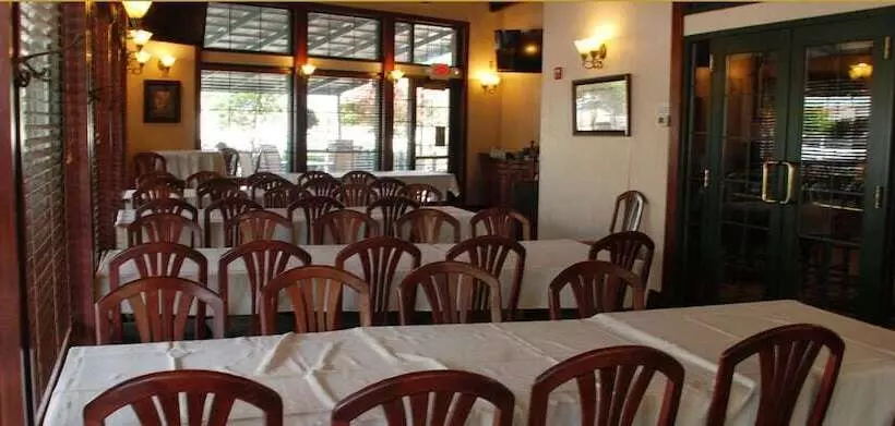 The Plaza Hotel & Suites Winona