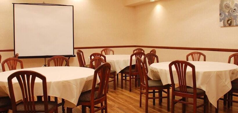 The Plaza Hotel & Suites Winona