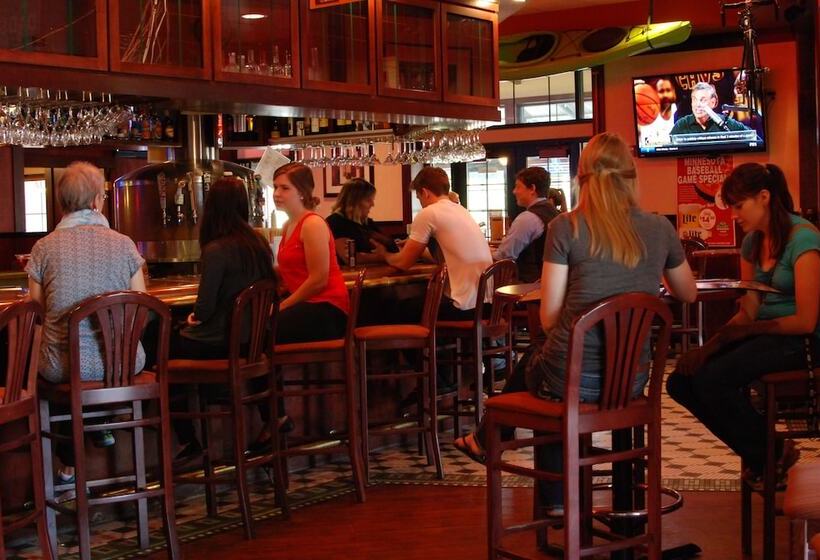 The Plaza Hotel & Suites Winona