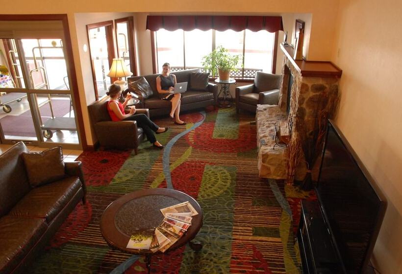 The Plaza Hotel & Suites Winona