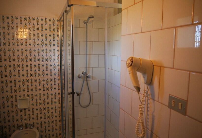 فندق Albergo Villa Marina