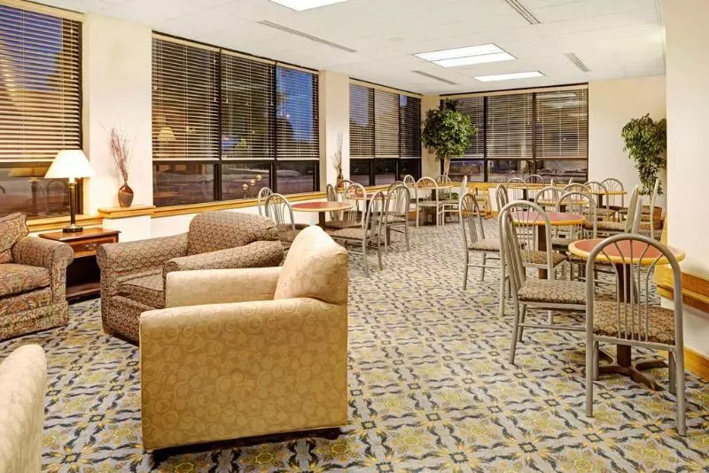 ホテル Baymont Inn & Suites Omaha