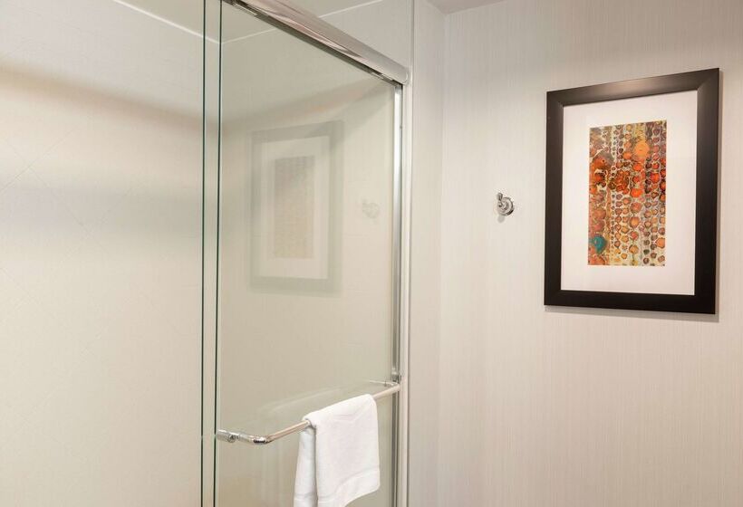 هتل Hampton Inn Akronsouth