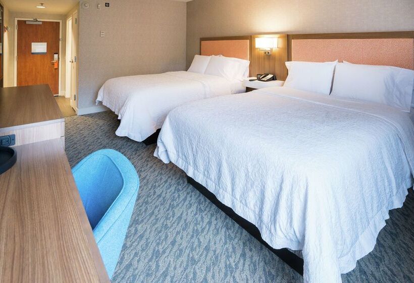 Отель Hampton Inn Clarks Summit