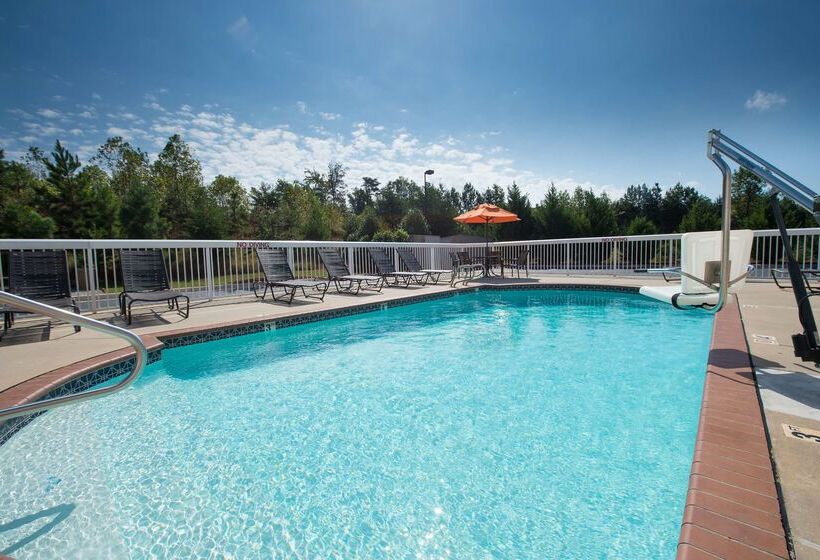 فندق Hampton Inn Cornelia