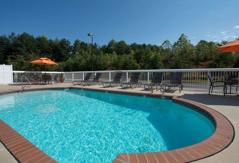 فندق Hampton Inn Cornelia