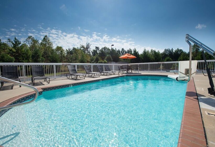 فندق Hampton Inn Cornelia